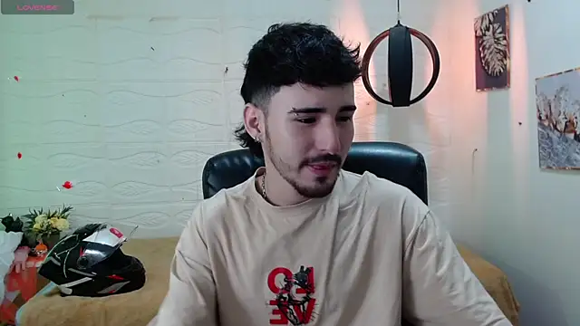 DmitriSanders online show from December 11, 8:39 pm