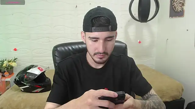 DmitriSanders online show from December 13, 1:04 am