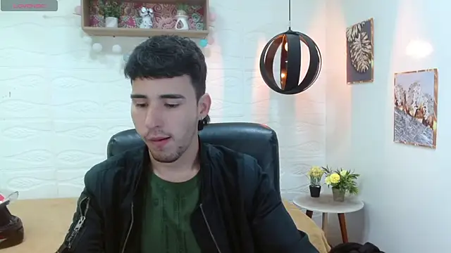 DmitriSanders online show from March 15, 8:32 pm