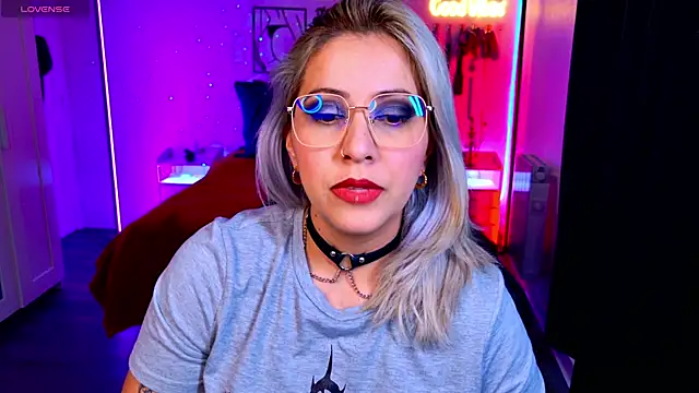 Snapshot of blackwidow_s1 chatting on April 23, 4:53 pm blackwidow s1 online show from April 23, 4:53 pm