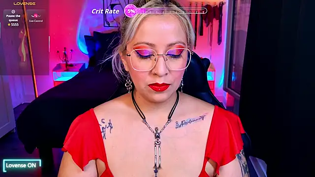 Snapshot of blackwidow_s1 chatting on May 25, 8:20 am blackwidow s1 online show from May 25, 8:20 am