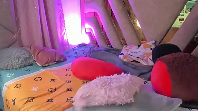 naatashamendozaa online show from March 1, 6:46 am