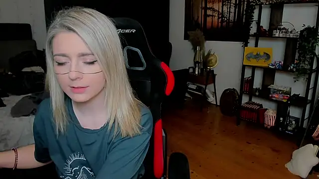 Lisaonthemoon online show from February 28, 8:10 pm