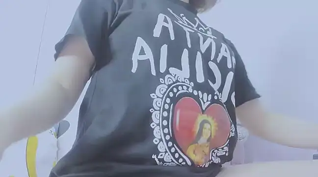 Snapshot of Linh_diudang chatting on March 14, 3:04 am Linh diudang online show from March 14, 3:04 am