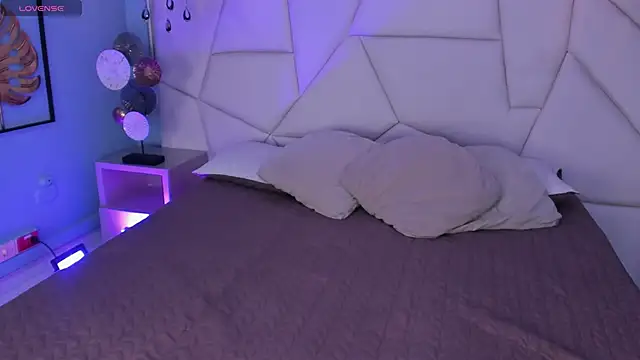 bellaa becca online show from December 14, 4:23 pm