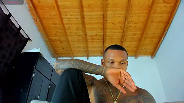 Snapshot of esteveen_ortegas_ chatting on May 27, 5:21 pm esteveen ortegas online show from May 27, 5:21 pm