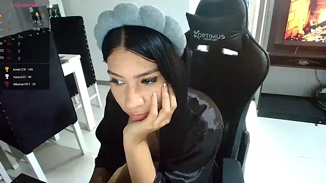 Snapshot of Pamela-fit chatting on February 12, 5:58 pm Pamela-fit online show from February 12, 5:58 pm