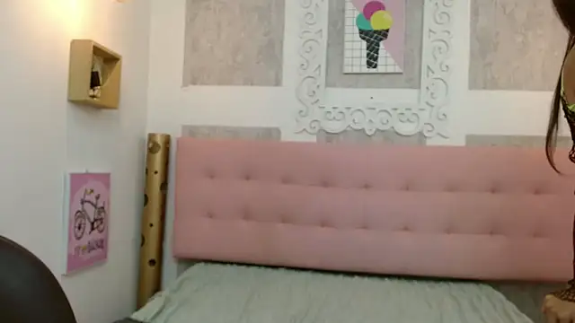 Cloeandtyfanny online show from March 7, 8:34 am