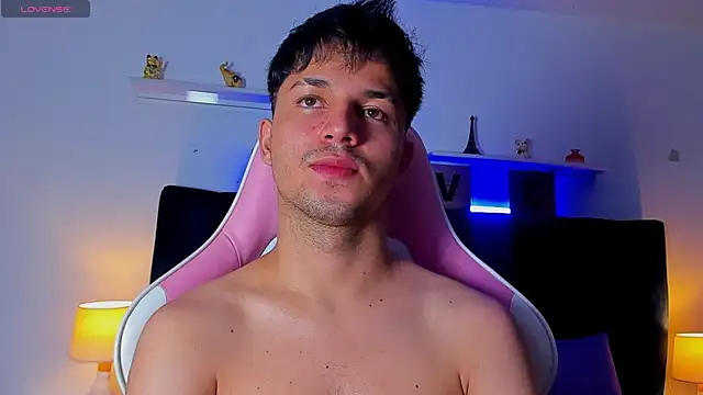 Issac james  online show from October 14, 4:02 am