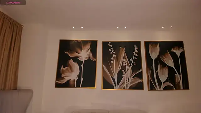 PaulinaSantos  online show from December 22, 8:39 pm