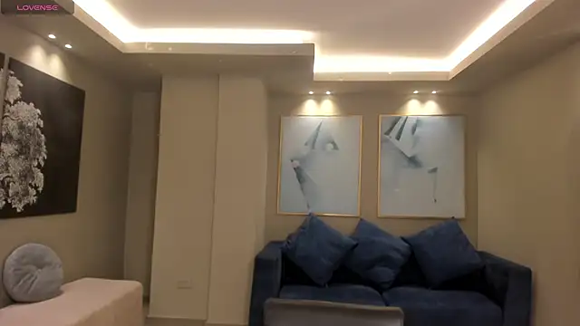 PaulinaSantos  online show from February 4, 7:42 pm