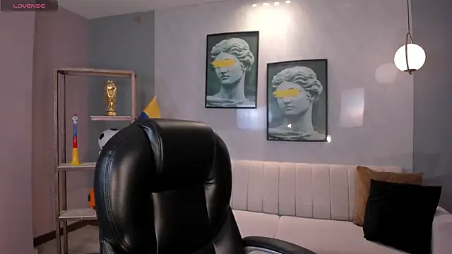 PaulinaSantos  online show from June 18, 8:24 pm