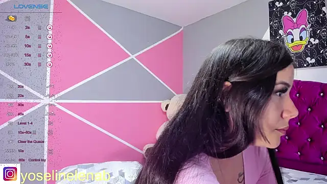 Snapshot of Vanefox chatting on December 4, 1:03 am Vanefox online show from December 4, 1:03 am