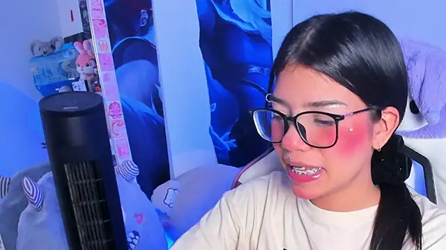 Snapshot of cutestephuwu chatting on February 10, 4:41 am cutestephuwu online show from February 10, 4:41 am