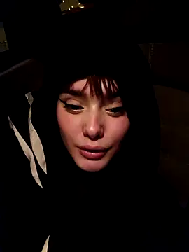 Snapshot of SophieCharm chatting on December 1, 4:29 pm SophieCharm online show from December 1, 4:29 pm