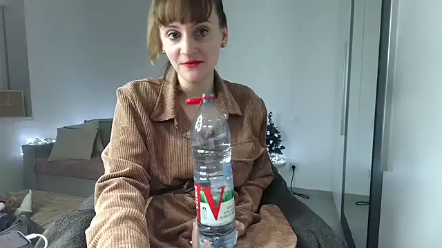 Snapshot of victoirenextdoor chatting on December 4, 5:00 pm victoirenextdoor online show from December 4, 5:00 pm