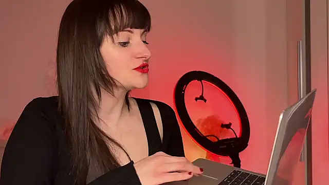 Snapshot of victoirenextdoor chatting on January 23, 7:40 pm victoirenextdoor online show from January 23, 7:40 pm