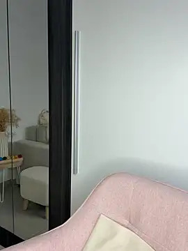 Snapshot of victoirenextdoor chatting on February 28, 5:15 pm victoirenextdoor online show from February 28, 5:15 pm