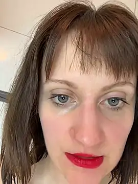 Snapshot of victoirenextdoor chatting on March 4, 8:27 pm victoirenextdoor online show from March 4, 8:27 pm