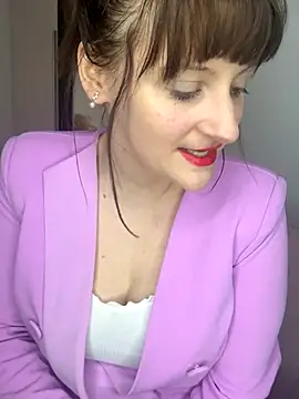 Snapshot of victoirenextdoor chatting on October 19, 5:35 pm victoirenextdoor online show from October 19, 5:35 pm