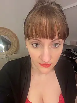 Snapshot of victoirenextdoor chatting on December 2, 9:32 pm victoirenextdoor online show from December 2, 9:32 pm