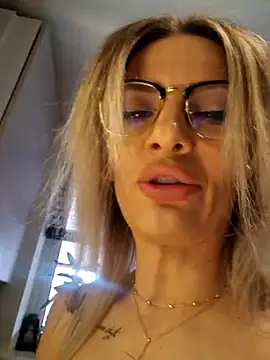 SweetMonicaUK online show from February 25, 10:26 am