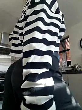 SweetMonicaUK online show from March 4, 10:35 am