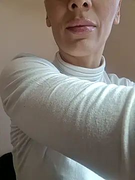 SweetMonicaUK online show from March 17, 12:14 pm