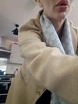 SweetMonicaUK online show from March 18, 9:52 am