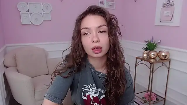 LucySkilar online show from October 2, 4:30 am