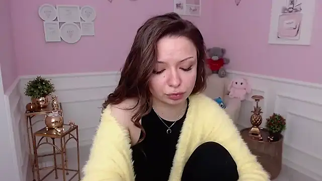 LucySkilar online show from February 24, 5:38 am