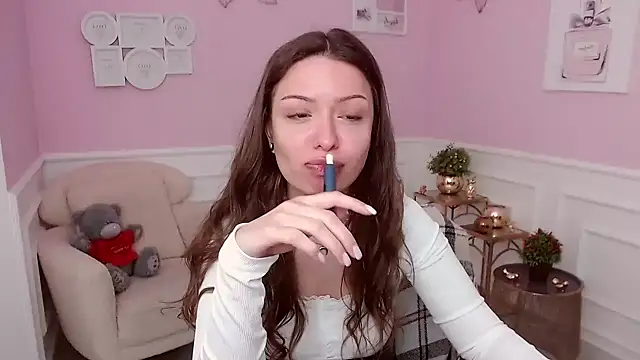 LucySkilar online show from April 5, 4:09 am