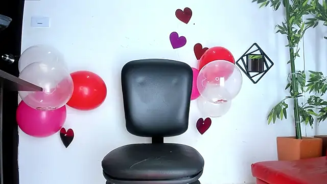 Maximo   online show from February 19, 8:52 pm