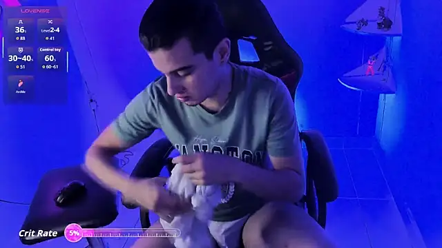 Maximo   online show from October 30, 9:04 pm