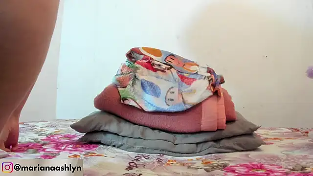 Melaniegirl17 online show from October 2, 6:37 pm