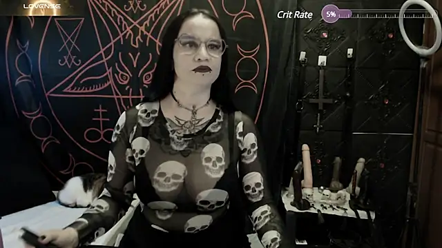 Evil Queen 666 online show from March 12, 4:51 am