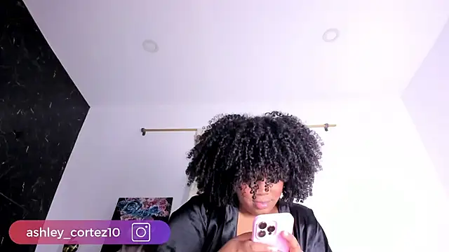 Snapshot of ashley_crotez chatting on February 15, 11:58 pm ashley crotez online show from February 15, 11:58 pm
