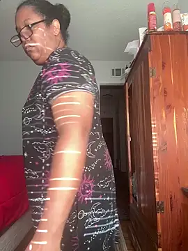 ebonyred online show from December 15, 1:59 pm