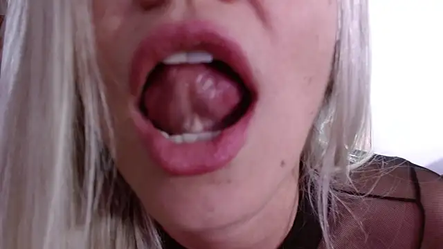 nicole valencia  online show from September 15, 4:29 pm