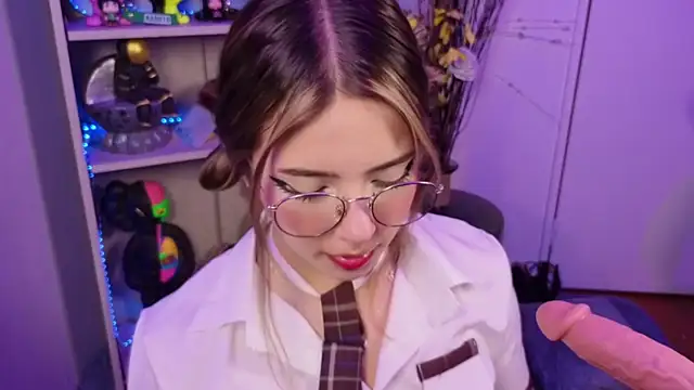 Snapshot of EmilyMiller_ chatting on March 11, 4:13 pm EmilyMiller online show from March 11, 4:13 pm