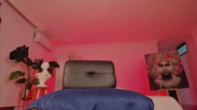 Taylor  foxxx online show from January 6, 4:15 am