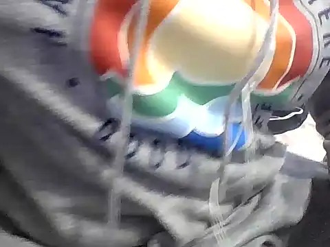 Snapshot of ShiitakeBR chatting on December 4, 9:02 pm ShiitakeBR online show from December 4, 9:02 pm