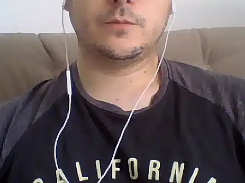 Snapshot of ShiitakeBR chatting on December 9, 7:07 pm ShiitakeBR online show from December 9, 7:07 pm