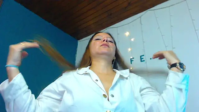 camila delarosa online show from December 27, 12:23 pm