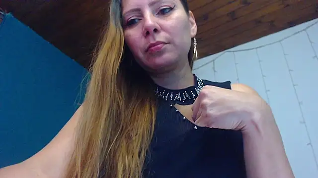 camila delarosa online show from February 1, 1:30 pm