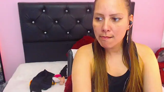 camila delarosa online show from February 25, 6:31 pm