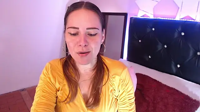 camila delarosa online show from October 31, 6:09 pm