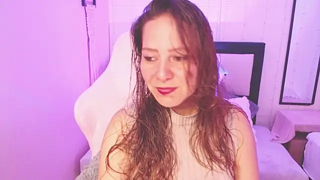 Snapshot of camila_delarosa chatting on May 25, 4:13 pm camila delarosa online show from May 25, 4:13 pm