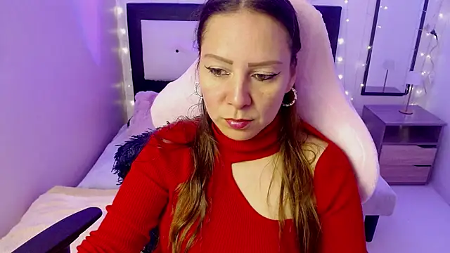 Snapshot of camila_delarosa chatting on June 20, 12:19 pm camila delarosa online show from June 20, 12:19 pm