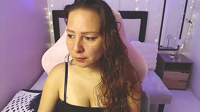 Snapshot of camila_delarosa chatting on June 30, 3:24 pm camila delarosa online show from June 30, 3:24 pm